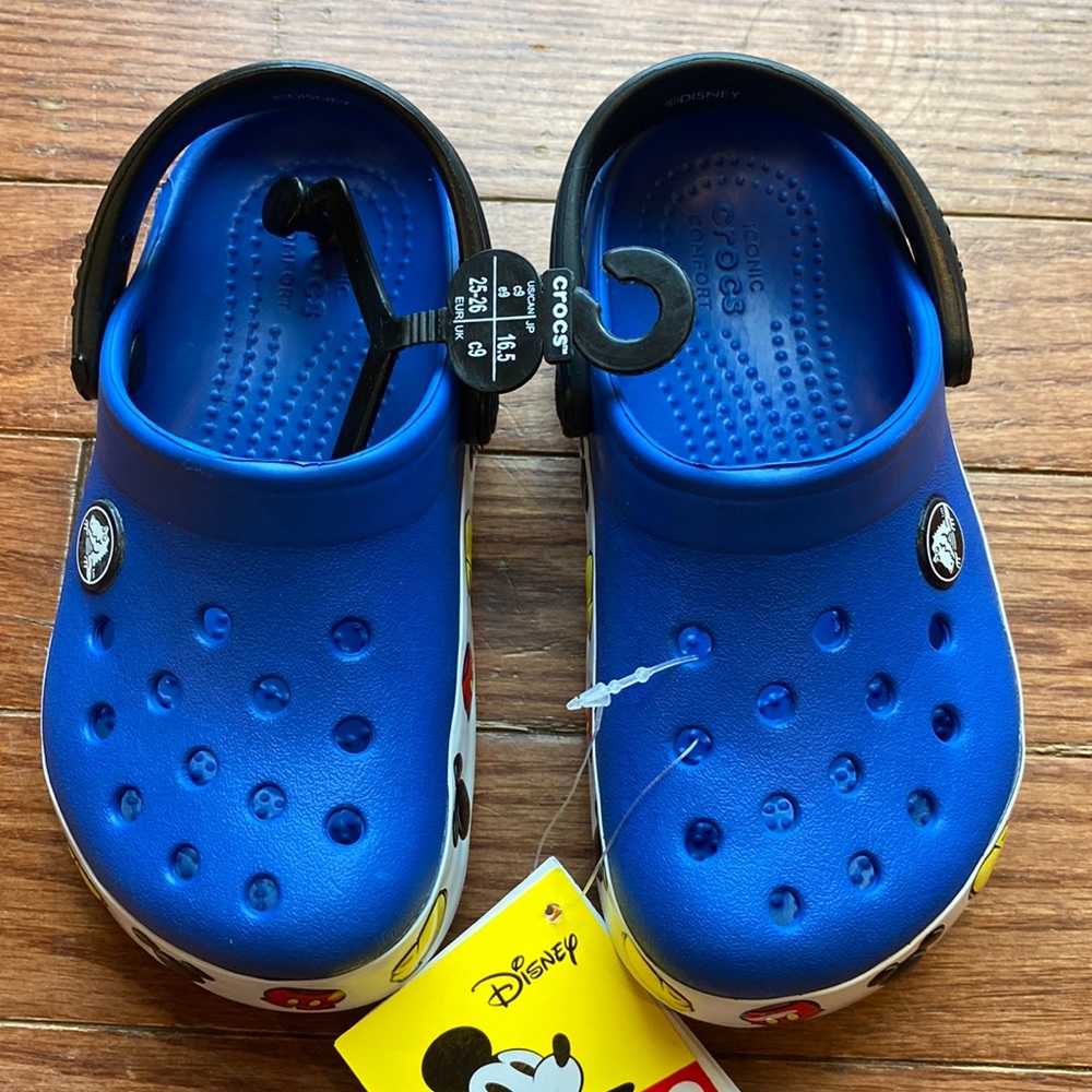 NWT Toddler size 9 Mickey Mouse crocs
